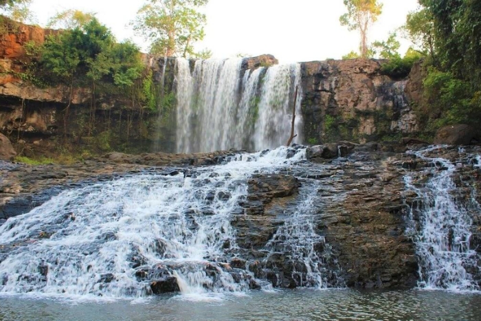 What to do in Cambodia ? Visit Bousra waterfall in Mondolkiri
