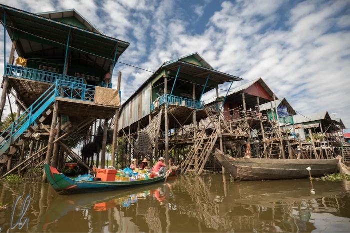 What to do during 2 weeks in Siem Reap Cambodia? Admire floating village of Kampong Khleang