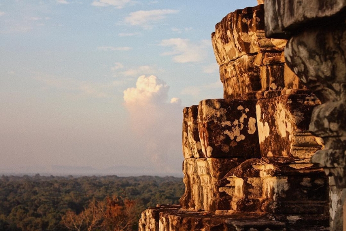 The ruins of the past glowed with a bewitching golden light