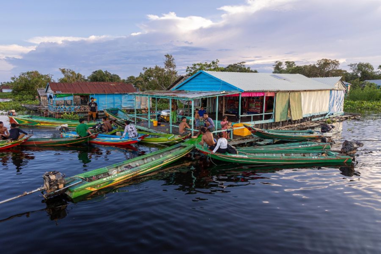 Travel to Cambodia, visit Tonle Sap Lake