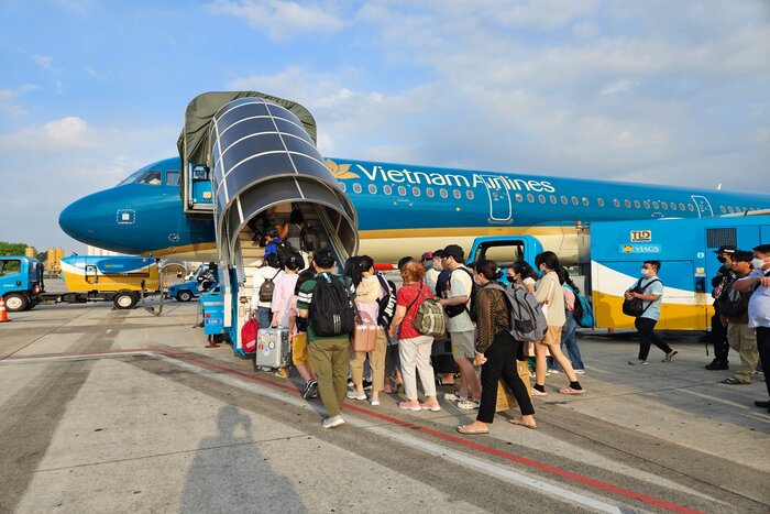 Get to Siem Reap from Saigon by flight 