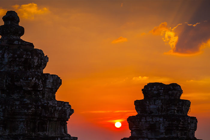 What is there to do in Siem Reap - Sunset Phnom Bakheng Hill