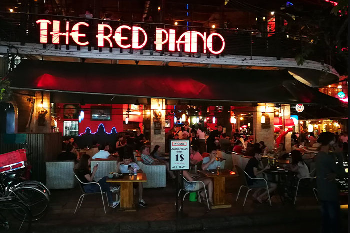 The Red Piano - Pub Street