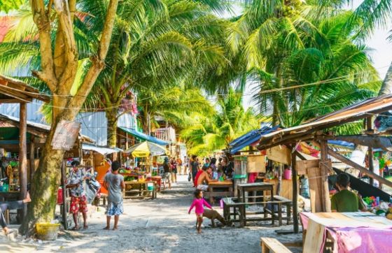 What Is The Difference Between Koh Rong And Koh Rong Samloem ?