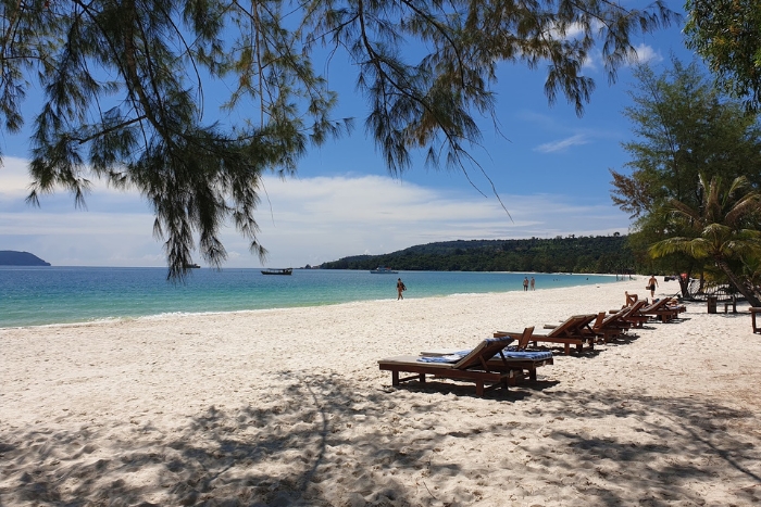 What to see in Koh Rong? Long Set Beach is a must-see