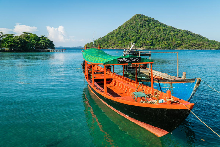 Boat taxi, a means of transport in Koh Rong to discover the island and the beaches