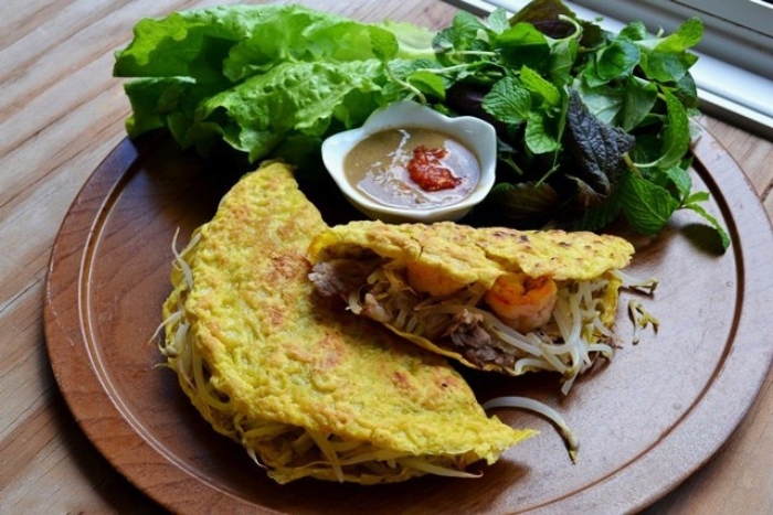 Banh Chao - Cambodia’s Crispy Pancake Gem