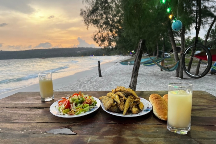 Enjoy seafood and view the beach at Barracuda Seafood Restaurant