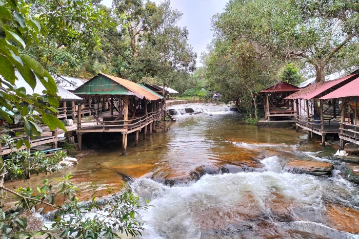 Go to Kbal Chhay Waterfall