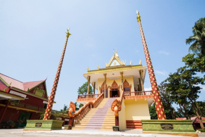 Best time to visit Sihanoukville and go to the pagodas