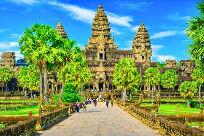 Angkor Wat under the March sun, an unmissable stop on a budget trip to Cambodia