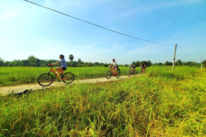 Authentic Battambang by bike – Knowing when to travel to Cambodia