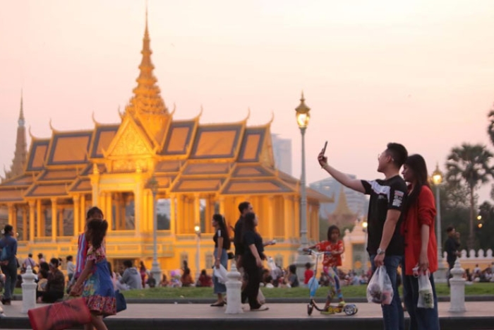 Authentic Phnom Penh – Pagodas, markets and the river