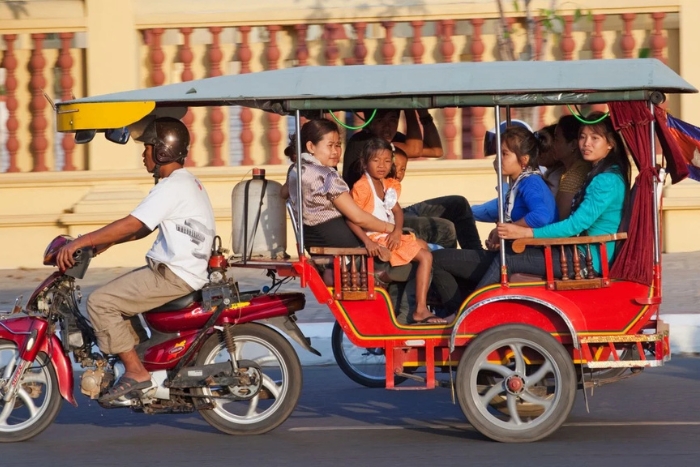 How to get around Cambodia? 