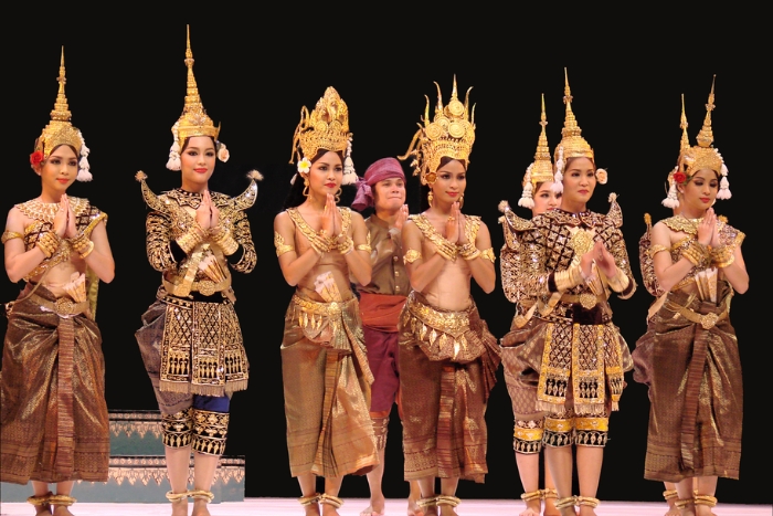 Discover the cultural traditions of Khmer people 