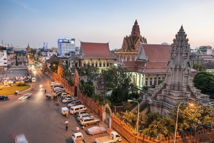 How to get around Cambodia ?