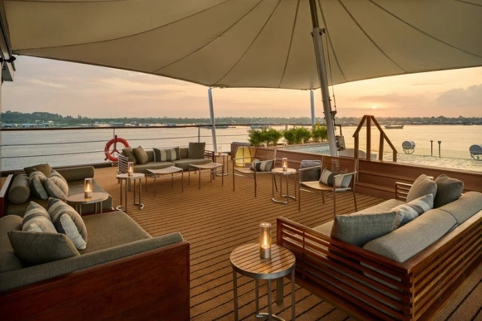 Private cruise on the Tonlé Sap River