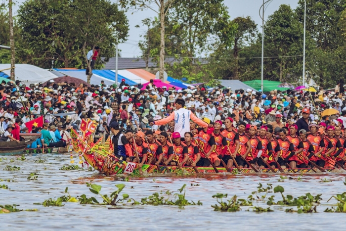 Bon Om Touk, a famous festival in Cambodia in November