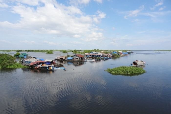 Experience the daily life of communities around the great lake 
