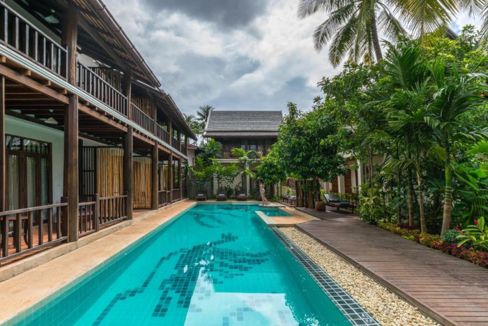 Maison Dalabua Hotel, one of the 3-star hotels in Luang Prabang, is set amid stunning lotus ponds