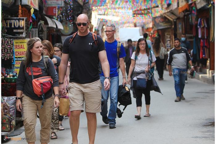 The bustling atmosphere in Hanoi's Old Quarter always attracts tourists.