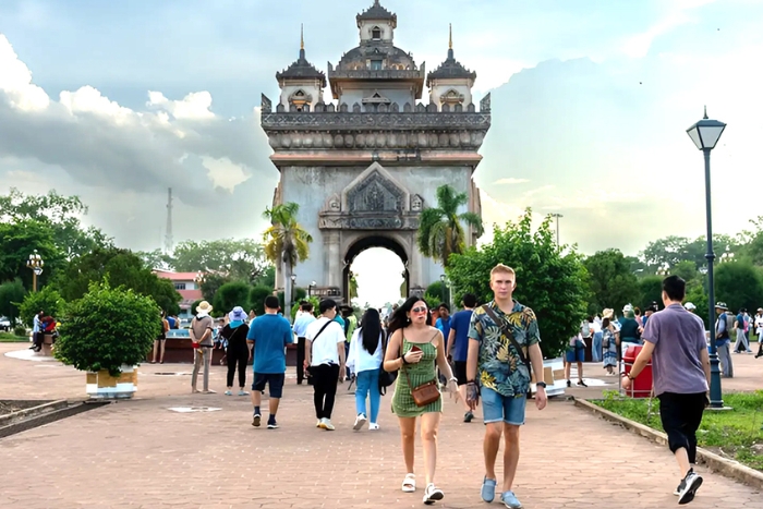 Explore Patuxai, Laos's victory monument 