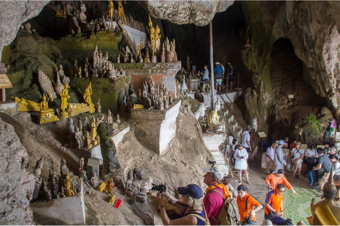 Explore Pak Ou cave in Luang Prabang 