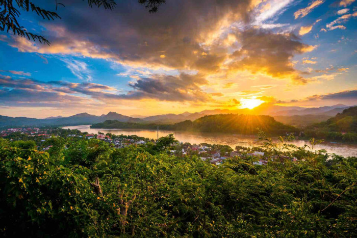 Explore the diverse landscapes and experiences of Laos with this weather in Laos 5 days overview