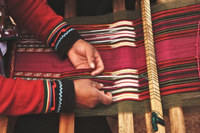 Ban Nong Bouathong – Traditional Weaving Village