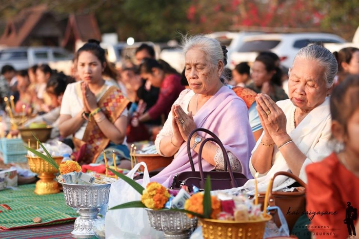 Immerse yourself in the spiritual atmosphere during the festival of Vat Phou