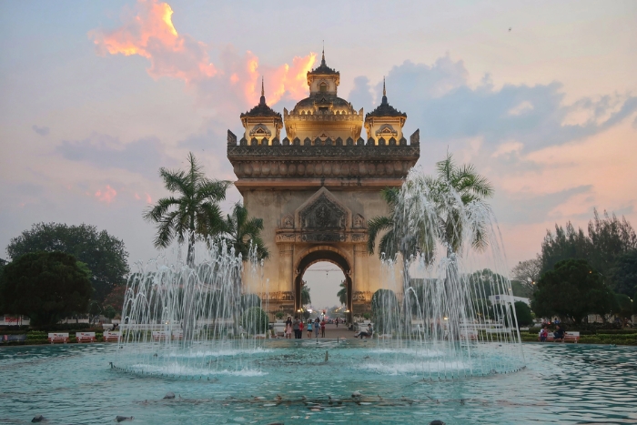 When coming to Laos, you must visit the Patuxai Monument at least once.