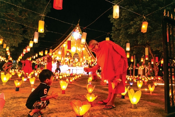 Lai Heua Fai – The Festival of Lighted Boats