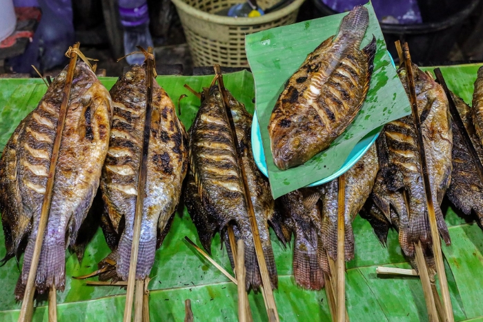 Ping Pa (grilled fish stuffed with chilli)