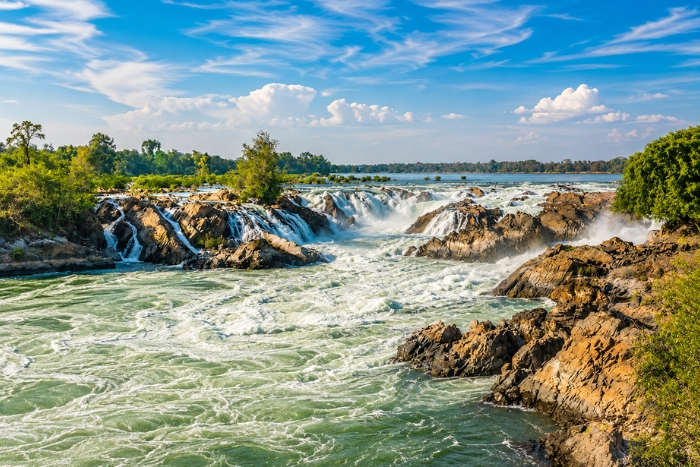 Immerse yourself in the heart of the Khone Phapheng waterfalls