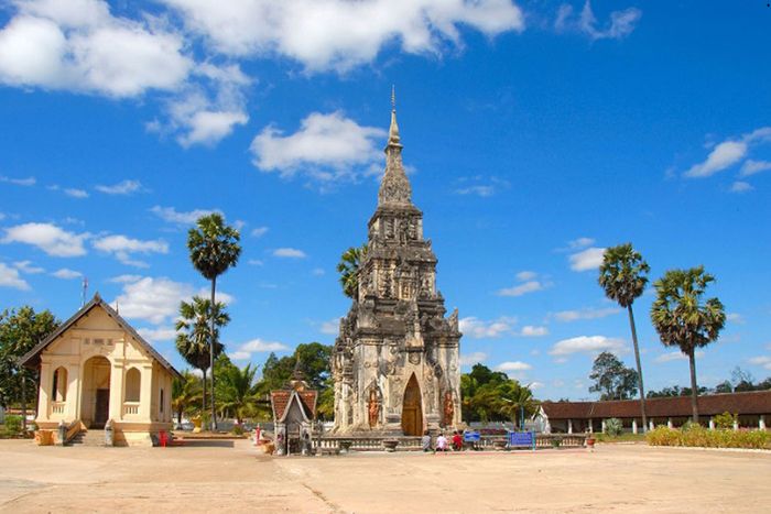 That Ing Hang Stupa - Place of the largest Buddhist festival in December in Laos