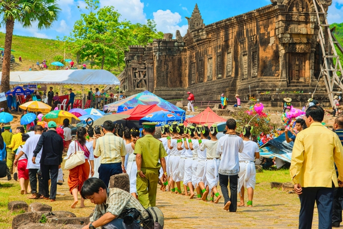 April in Pakse, between discreet traditions and shared moments