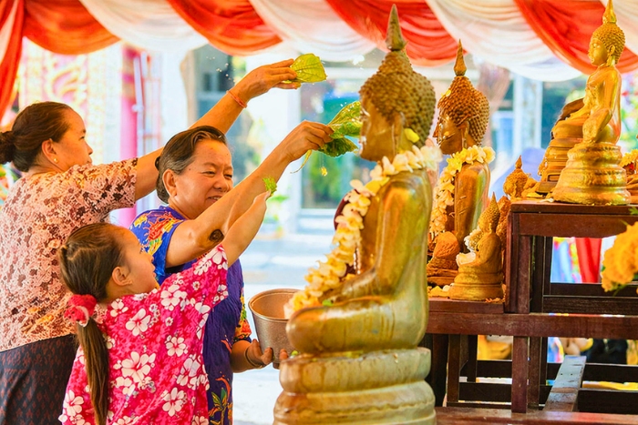 Traveling to Laos in April and discovering its must-see festivals