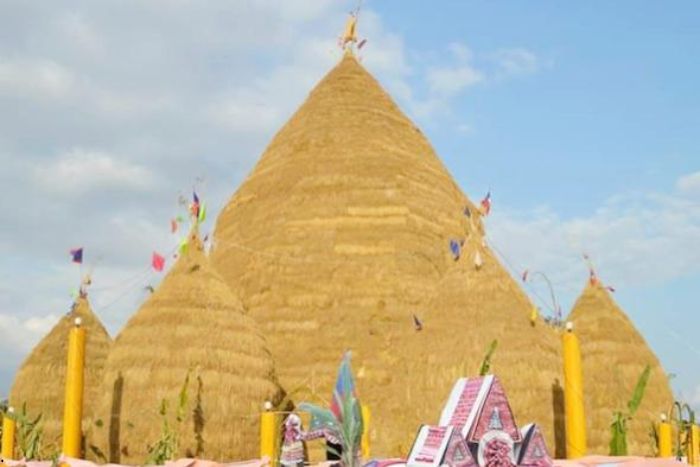 Boun Khoun Khao - Traditional Rice Festival in Laos in March