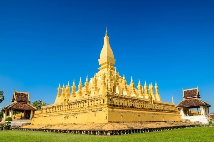 Visit Pha That Luang