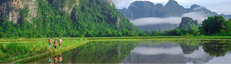 What is the best time to visit Vang Vieng ?