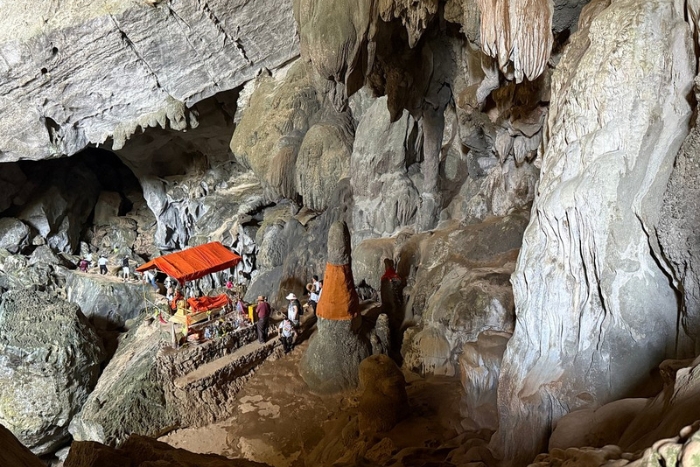 Tham Phu Kham: a majestic cave in the heart of the jungle