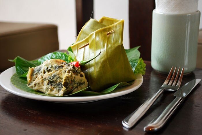 Take a Vientiane food tour by enjoying Mok Pa
