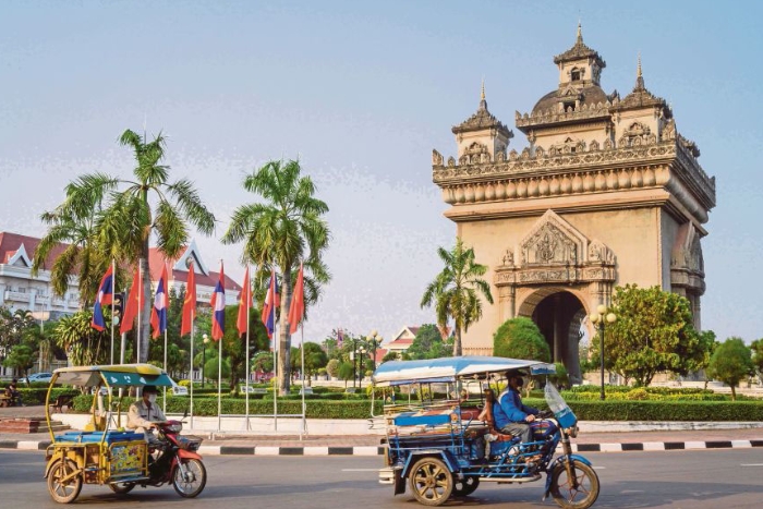 Discover Patuxai in Vientiane in november