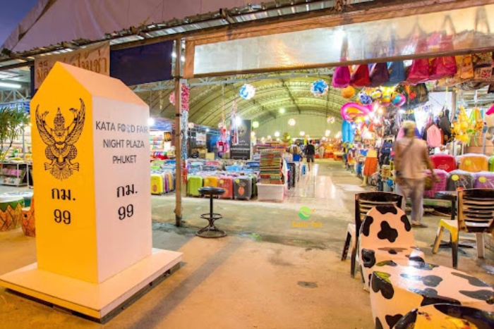Lively evening at Kata Night Market