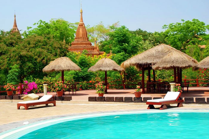 Thande Bagan hotel's swimming pool