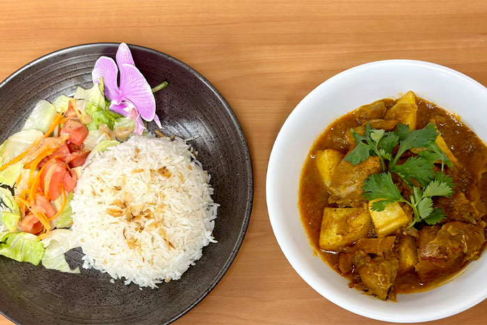  Burmese curry rice in Bagan