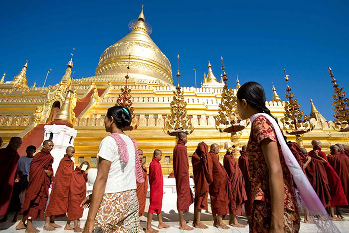 Shwezigon Pagoda Festival