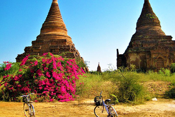 Cycling around the temples of Bagan