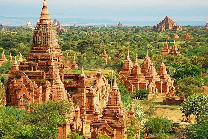 Exploring the temples in Bagan
