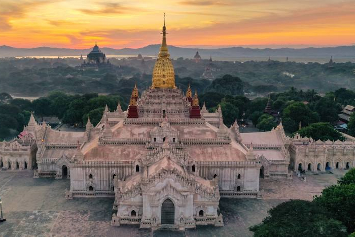 Ananda Temple is considered as the nicest one in Bagan.